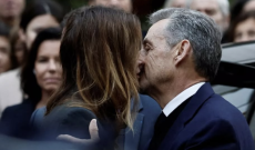 Carla Bruni nei guai fino al collo: l’ex première dame indagata per corruzione e intrighi per salvare Sarkozy