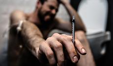 Appena finita la messa alla prova, assalta un market con una siringa: fuga e arresto a Torino