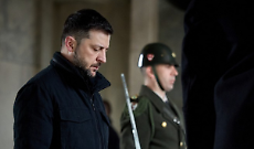 Pace o dignità: Trump ordina a Zelensky di consegnare mezzo Paese entro giovedì