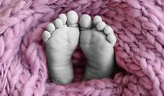 Tragedia nel Novarese, neonato ucciso dai maltrattamenti. Genitori fermati in Svizzera