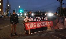 Incatenati davanti alla sede di Ahold Delhaize