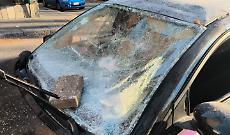 Auto devastata nel quartiere Regio Parco: bivacco, incendio e furia vandalica a Torino