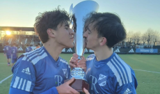 I ragazzi dell'Under 17 baciano la Coppa