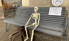 La panchina dell'attesa a Pinerolo