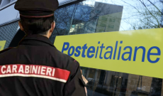 Coltello alla gola della direttrice per farsi dare i soldi: due condanne per la rapina alle Poste di Montalenghe
