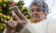 Coppia di settantenni a processo per stalking, avrebbero reso la vita impossibile all'ex marito della figlia e alla nuova compagna