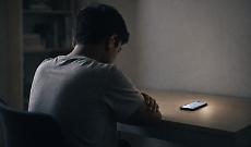 Punito a colpi di cintura per i voti, un quindicenne rompe il silenzio grazie all&rsquo;intelligenza artificiale