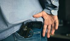 Finisce i soldi per la ristrutturazione e torna armato al Compro Oro: arrestato 79enne