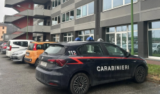 Gli infissi spariti da un magazzino di Torino, ritrovati a Leini: imprenditore monegasco vittima della ricettazione, testimonia a Ivrea