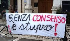 Torino, in 300 contro il disegno di legge sulla violenza sessuale: la piazza ricorda Zoe e sfida la politica