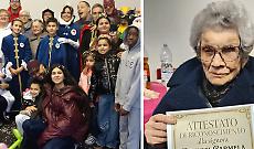 Compie 100 anni e li festeggia al Carnevale