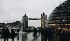 Regno Unito sott&rsquo;acqua: 40 giorni di pioggia consecutiva, Tamigi in piena e campagne al collasso