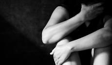 Svezia, marito accusato di aver sfruttato la moglie con 120 uomini: inchiesta per sfruttamento aggravato e clienti sotto processo