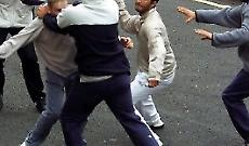 Schiaffi, pugni e una moto per terra: rissa in piazza a San Mauro Torinese