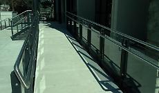 Scalinata monumentale e giardino sacrificato: Legambiente attacca il restyling di piazza degli Alpini