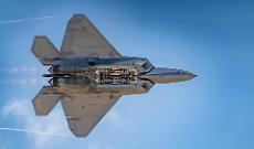 Due portaerei, 150 aerei e F-22 in Israele: gli Stati Uniti preparano l&rsquo;opzione militare contro l&rsquo;Iran
