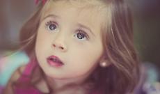 Nicole, la bambina senza padre: Dna smentisce l&rsquo;uomo che la port&ograve; in Italia