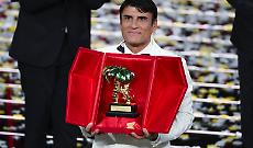 Sal Da Vinci conquista tutti: &ldquo;Per sempre s&igrave;&rdquo; &egrave; il trionfo del pop che unisce