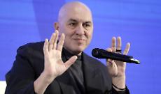 Crosetto bloccato a Dubai dopo l&rsquo;attacco all&rsquo;Iran: rientra con un aereo militare &ldquo;pagando il triplo&rdquo;