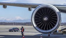 Golfo in fiamme, 500 italiani tornano a casa: ponte aereo dall&rsquo;Oman, abbracci a Malpensa