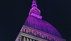 Torino celebra l&rsquo;8 marzo: 80 anni dal voto alle donne e Mole illuminata di viola