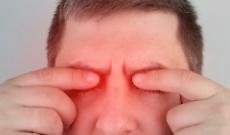 Per prenotare una visita oculistica si rivolge alla Polizia e gliela fissano il giorno dopo