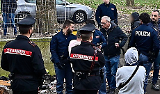 Sgombero nel parco Sempione in Barriera di Milano: 36 persone identificate a Torino