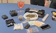 Cocaina nascosta con un magnete sotto l&rsquo;auto