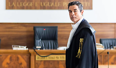 Dalla cattedra alla toga: Alessandro Gassmann porta in tv l&rsquo;avvocato Guerrieri, tra rigore, fragilit&agrave; ed equilibrio