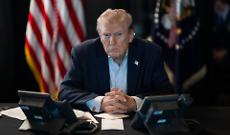 Trump prega nello Studio Ovale mentre gli Stati Uniti attaccano l&rsquo;Iran