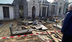 Forno Canavese, polemica sul cimitero: tombe smontate e detriti tra i vialetti durante i lavori