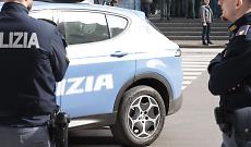 Fuga in auto nel centro