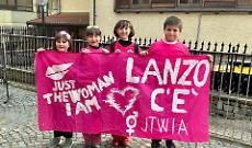 Camminata solidale e arte in mostra per &ldquo;Just The Woman I Am&rdquo; a Lanzo