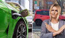 Ritorna la malasosta a San Mauro Torinese: auto sugli stalli riservati in piazza Europa