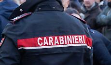 Lancia tavoli e sedie contro i clienti di un bar. Arrestato 40enne a Settimo Torinese