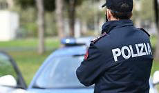 Accoltellano un cliente fuori dal locale: Daspo urbano per otto giovani