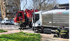 Voragine improvvisa in strada: cisterna sprofonda nell&rsquo;asfalto a Torino