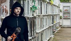 Ladri tra le tombe: a Settimo Torinese smontano le lapidi dei morti