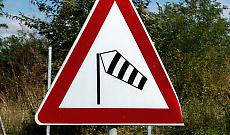 Vento forte in tutto il Piemonte: raffiche oltre i 100 km/h, blackout e strade chiuse