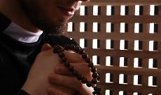 In aula lo scontro su don Paolo Bianciotto: aiuto ai bisognosi o circonvenzione?