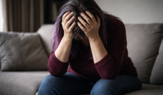 Calci, coltelli e paura: una madre di Ivrea denuncia il figlio per salvare la piccola di casa