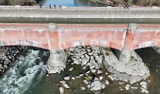 Disastro sulla Dora Baltea: fiume in secca per i lavori. L'allarme lanciato dal WWF: "Situazione gravissima"