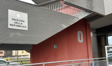 Al culmine di una lite, d&agrave; una testata alla vicina di casa di appena 20 anni: a Ivrea il Processo