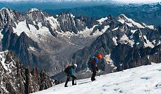 Himalaya, l&rsquo;inchiesta choc: malori indotti e voli gonfiati per truffare le assicurazioni