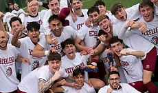 La festa dei giocatori granata al fischio finale