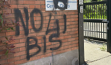 Scritta anarchica contro il 41 bis: imbrattamento al centro civico della Circoscrizione 4