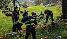 Parapendista resta impigliato tra gli alberi: salvato dai Vigili del Fuoco a Vico Canavese