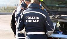 Torino, uomo sul balcone pronto a lanciarsi: salvato all&rsquo;ultimo secondo dalla Polizia