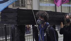 Protesta davanti al Consiglio regionale