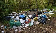 Rifiuti abbandonati, stretta a San Maurizio Canavese: 25 multati e denunciati